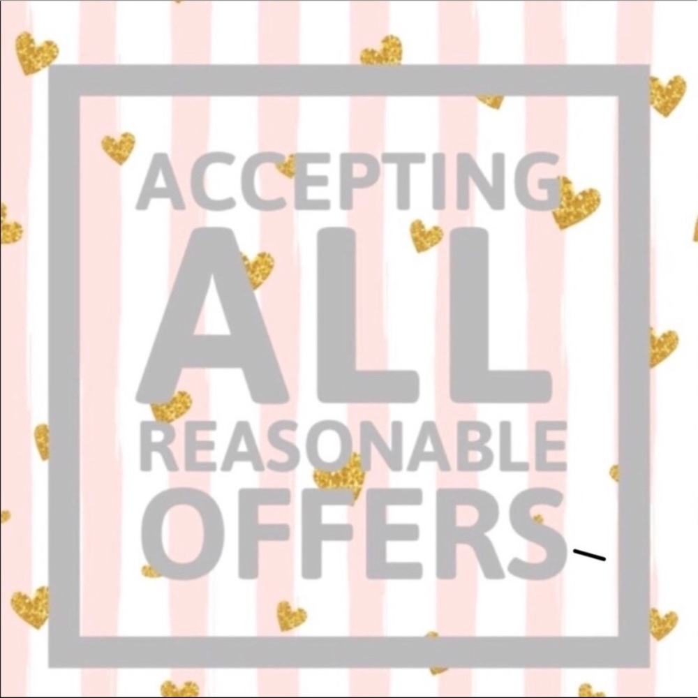 ✨MAKE ME AN OFFER✨ BUNDLE & SAVE✨